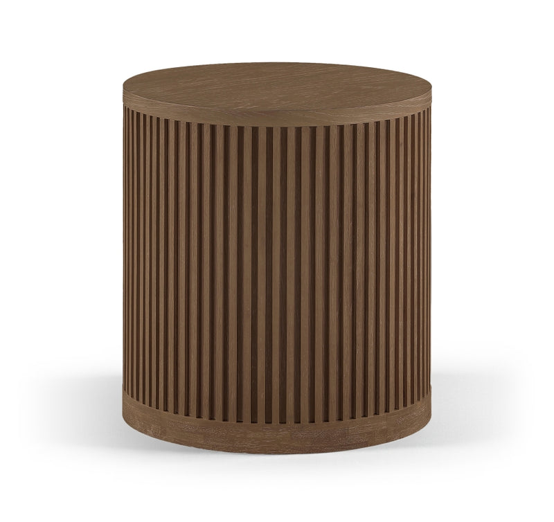 Madera Oak Veneer And Solid Wood End Table in Brown - 77031Brown-ET