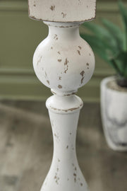 Madsbrook Antique White Floor Lamp - L235921