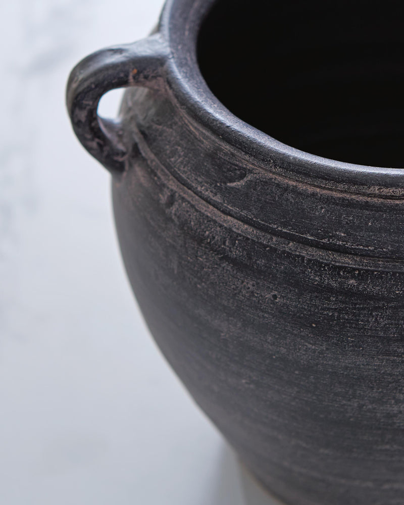 Meadie Distressed Black Vase - A2000790