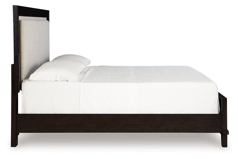 Neymorton Dark Grayish Brown Queen Upholstered Panel Bed - Gate FurnitureQueen Bed