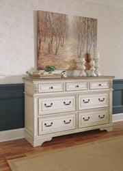 Realyn Full Panel Bed with Dresser in Chipped White - PKG006724