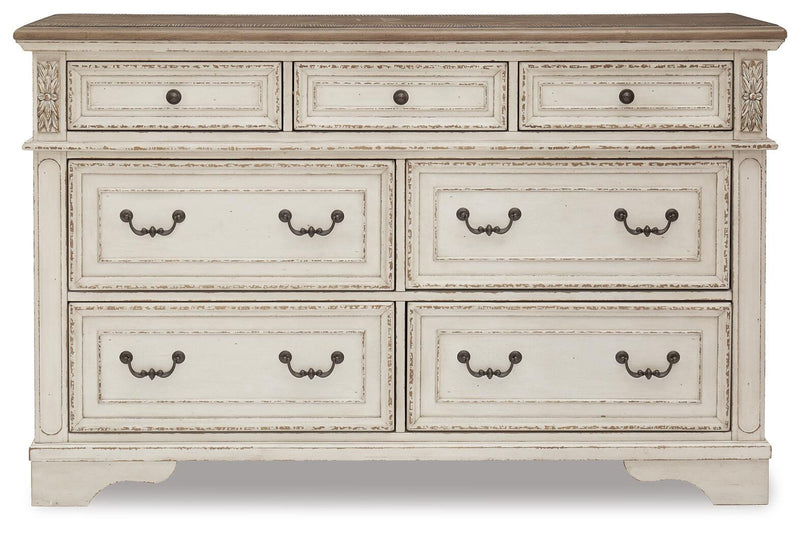 Realyn King Panel Bed, Dresser, Chest and 2 Nightstands - B743B97