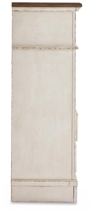 Realyn King Panel Bed, Dresser, Chest and 2 Nightstands - B743B97