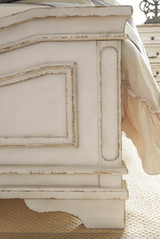 Realyn King Upholstered Panel Bed with Mirrored Dresser in Chipped White - PKG000715