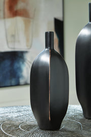 Rhaveney Black Vase - A2000550V