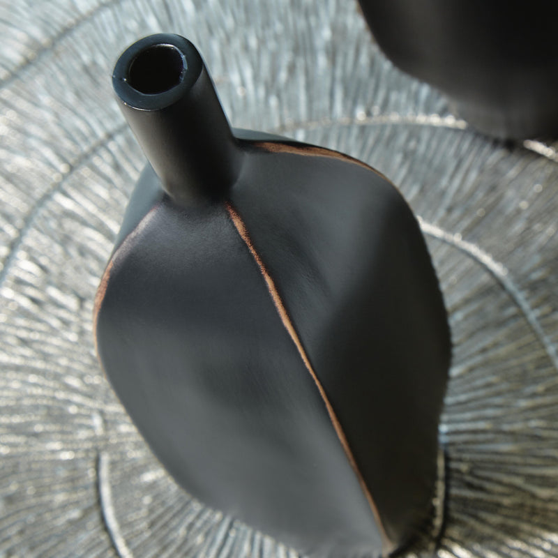 Rhaveney Black Vase - A2000550V