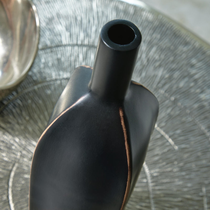 Rhaveney Black Vase - A2000551V
