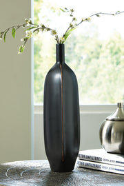 Rhaveney Black Vase - A2000552V