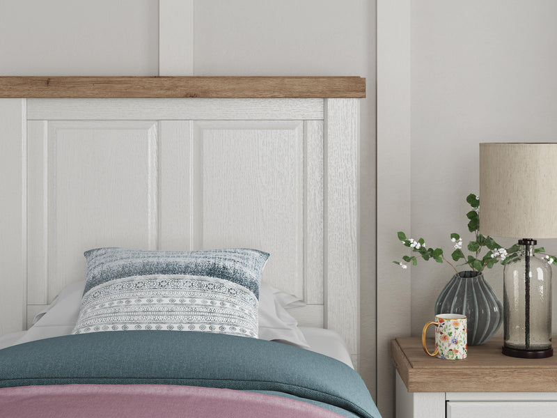 Savonport White/Brown Twin Panel Bed - B4615B2