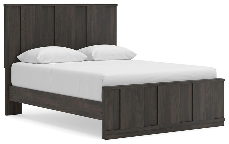 Shaehartin Queen Panel Platform Bed, Dresser and Mirror in Dark Brown - PKG025277