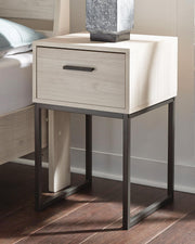 Shawburn Queen Crossbuck Panel Headboard, Dresser and 2 Nightstands in Whitewash - PKG009317