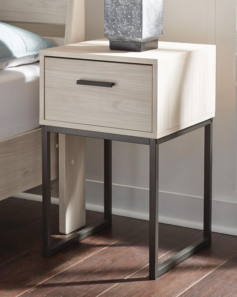 Shawburn Queen Crossbuck Panel Headboard, Dresser and 2 Nightstands in Whitewash - PKG009317