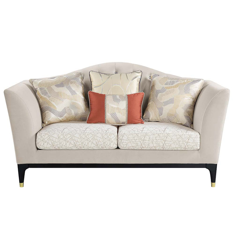 Tayden Loveseat W/4 Pillows - LV01156