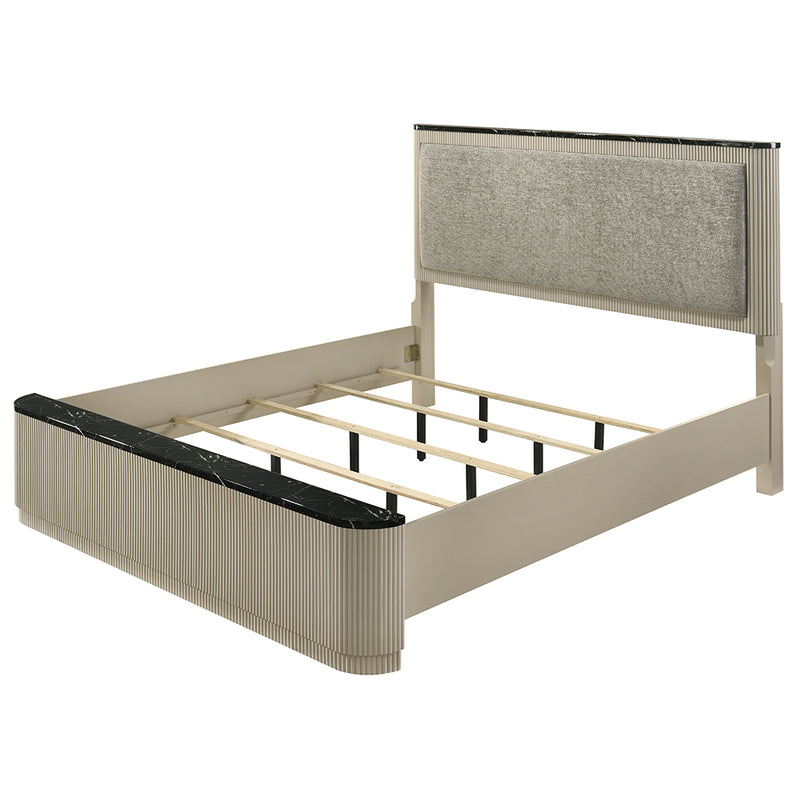 Travonte Eastern King Bed - BD04881EK