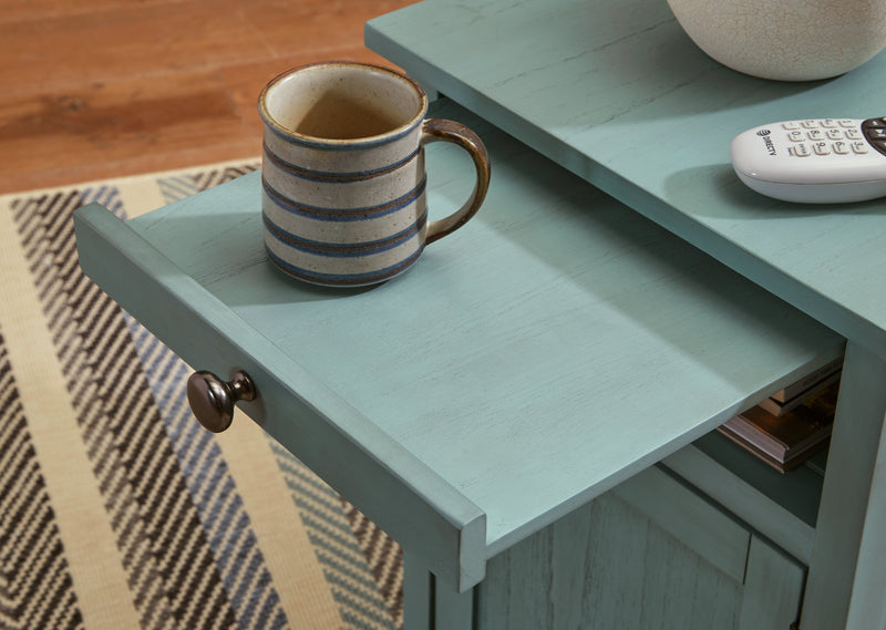 Treytown Chairside End Table - Gate FurnitureEnd Table Chair Side