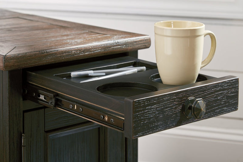 Tyler Creek Grayish Brown/Black Chairside End Table with USB Ports & Outlets - Gate FurnitureEnd Table Chair Side