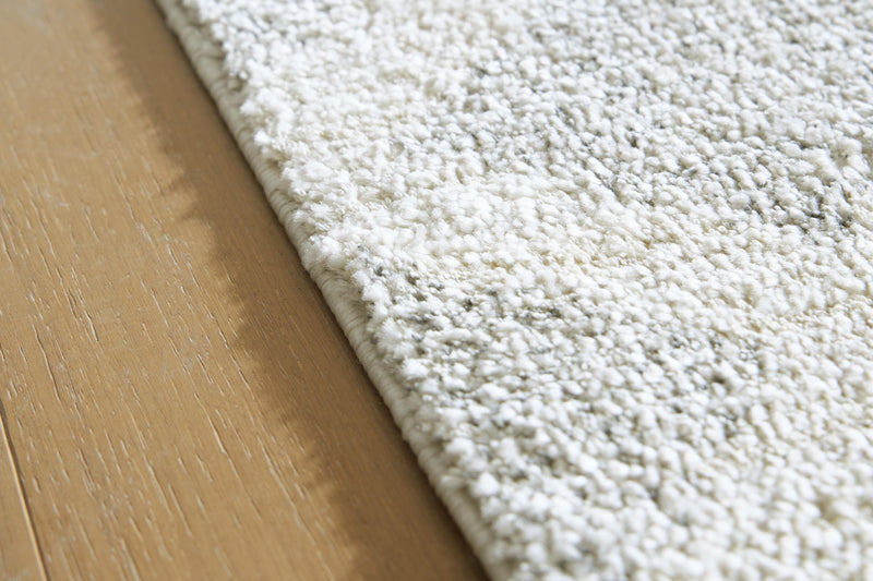Unawick Gray/Ivory Large Rug - R407331