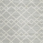 Unawick Gray/Ivory Large Rug - R407331