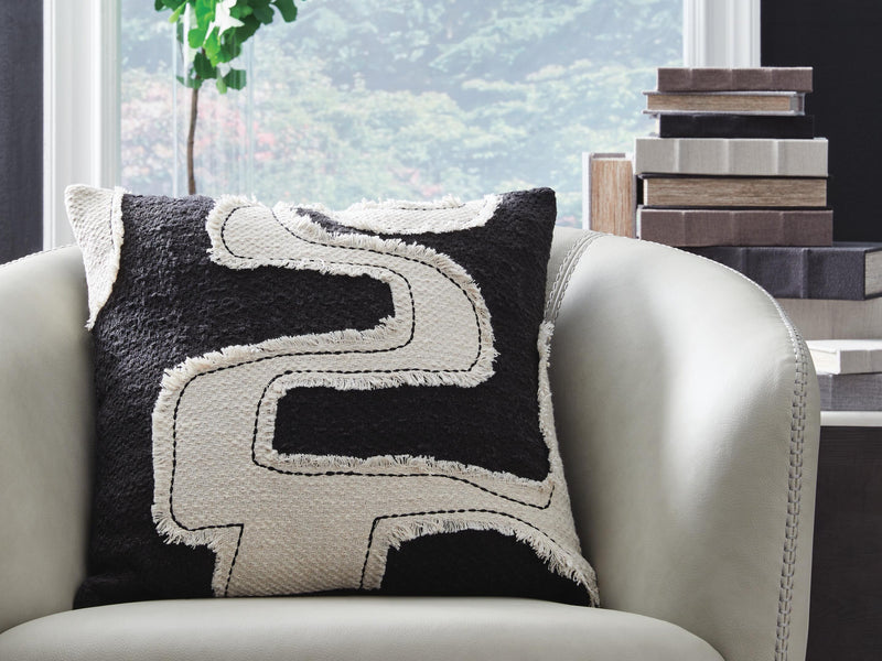 Veerbank Black/Beige Pillow - A1001114P