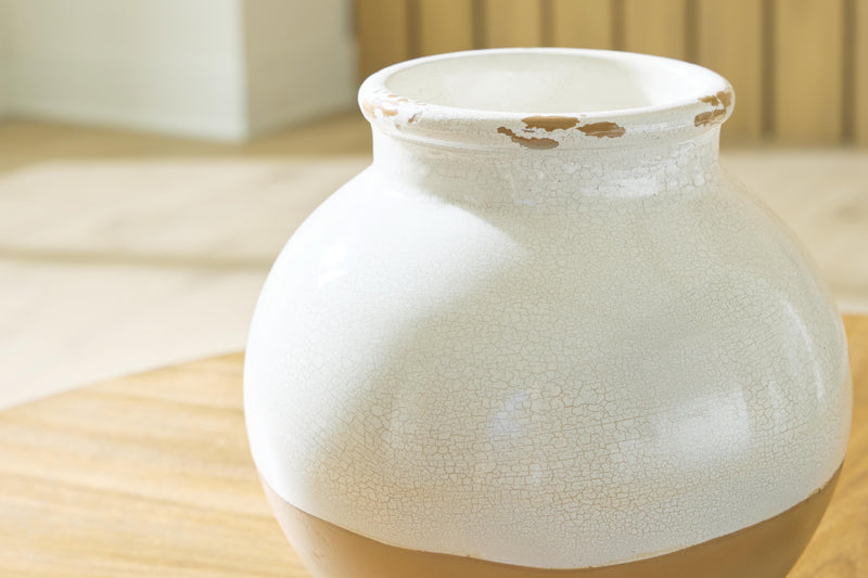 Vercott Cream/Tan Vase - A2000956