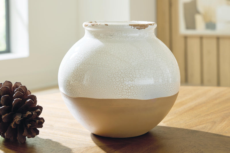 Vercott Cream/Tan Vase - A2000957