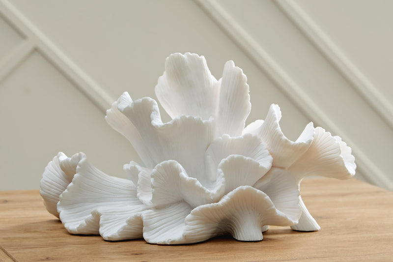 Waynemont White Sculpture - A2000918