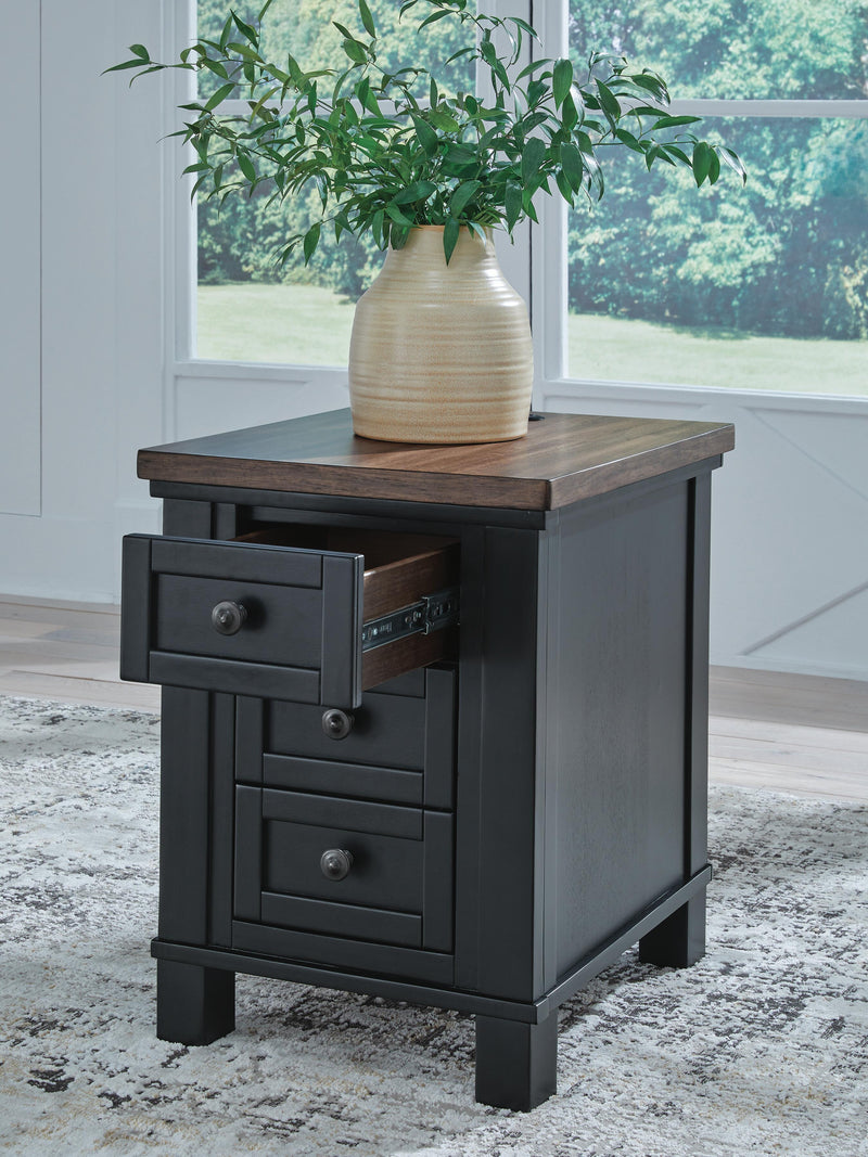 Wildenauer Brown/Black Chairside End Table - T664-7