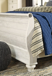Willowton Queen Sleigh Bed with Mirrored Dresser in Whitewash - PKG004327