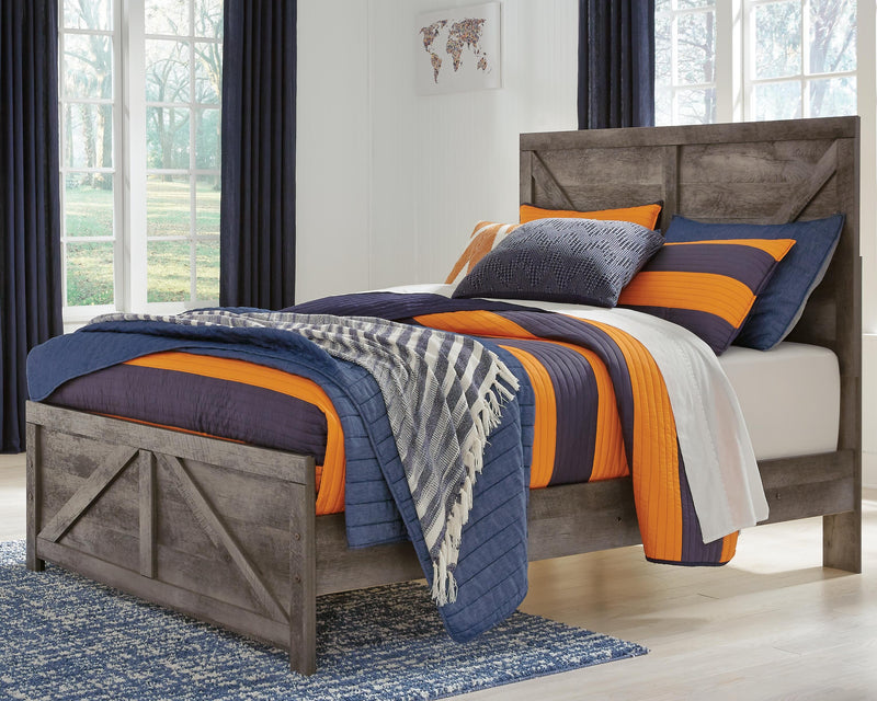 Wynnlow Gray Full Crossbuck Panel Bed and 2 Chests - B440B40