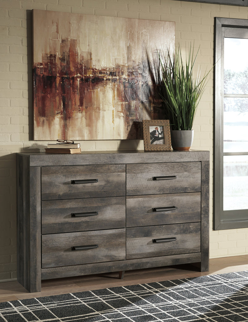 Wynnlow King Poster Bed with Dresser in Gray - PKG005121