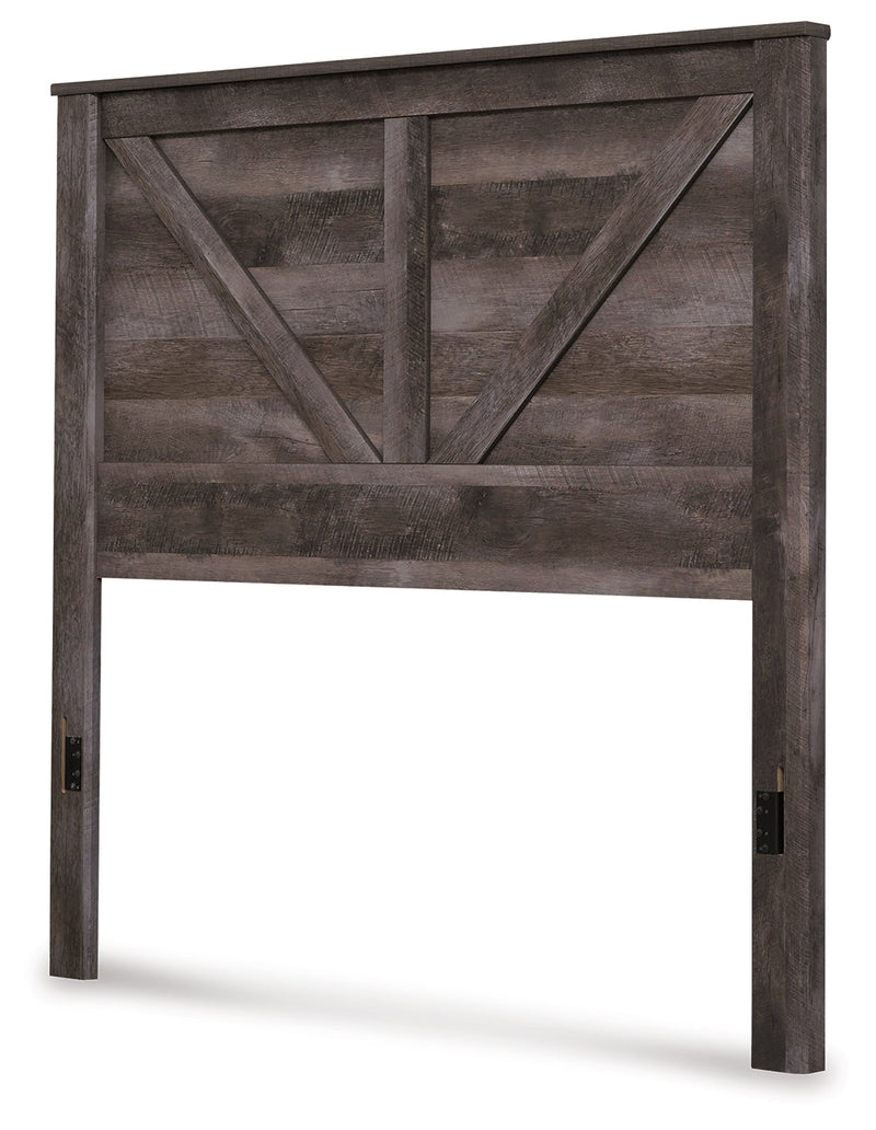 Wynnlow Queen Crossbuck Panel Bed with Mirrored Dresser, Chest and Nightstand in Gray - PKG005700