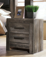 Wynnlow Queen Panel Bed with 2 Nightstands in Gray - PKG000718