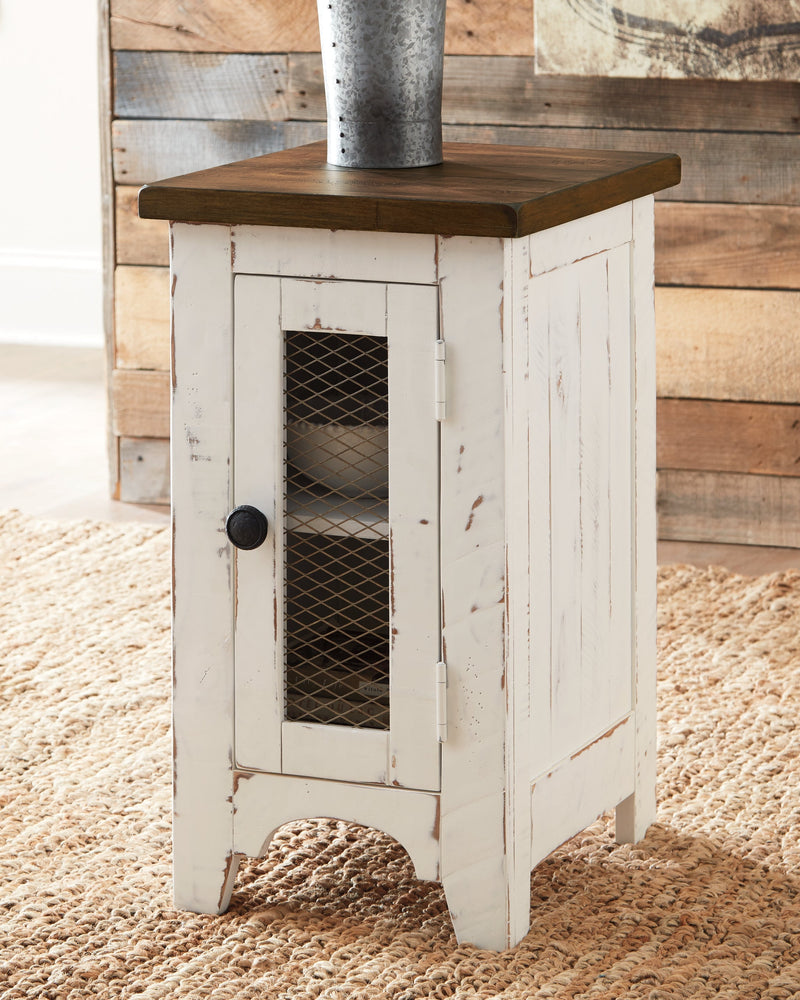 Wystfield 2 End Tables in White/Brown - PKG008453