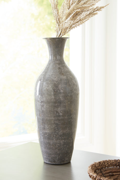 Brockwich Vase - A2000588