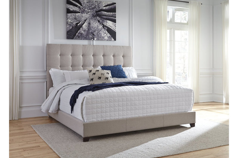 Dolante Beige Queen Upholstered Bed - Gate FurnitureQueen Bed