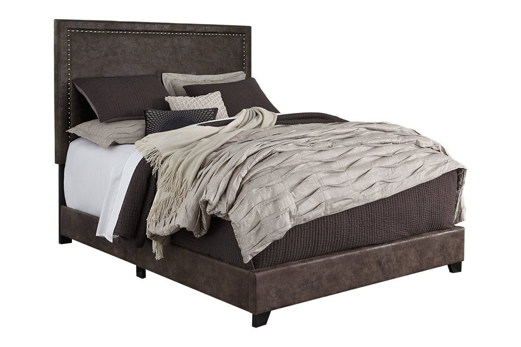 Dolante Brown Queen Upholstered Bed - B130-281 - Gate Furniture