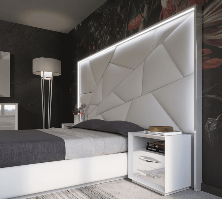 Majesty Bedroom W/Light And Carmen Cases Set - Gate Furniture