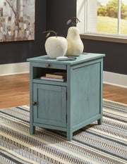 Treytown Chairside End Table - Gate FurnitureEnd Table Chair Side