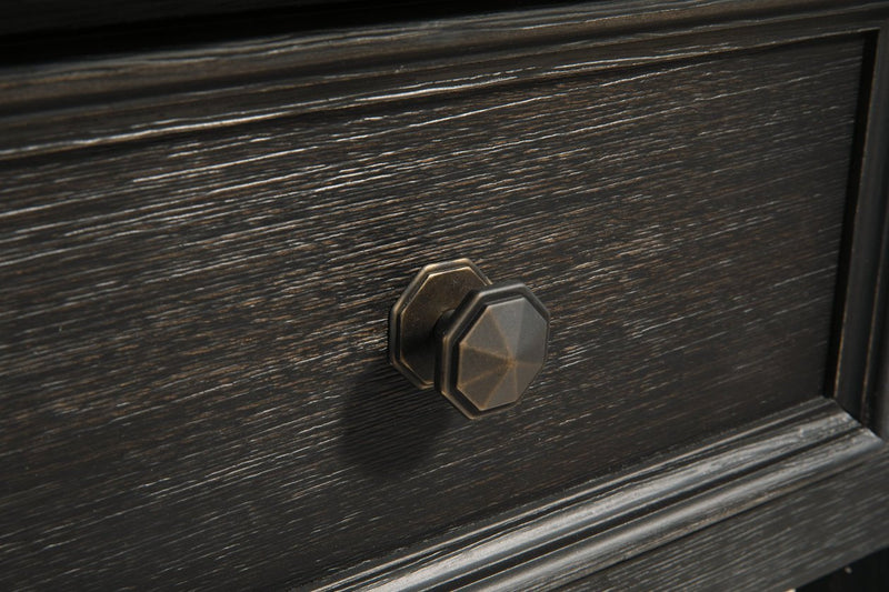 Tyler Creek Grayish Brown/Black End Table - Gate FurnitureEnd Table