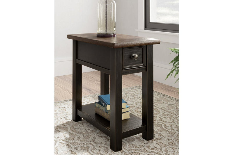 Tyler Creek Two - tone Chairside End Table - Gate FurnitureEnd Table Chair Side
