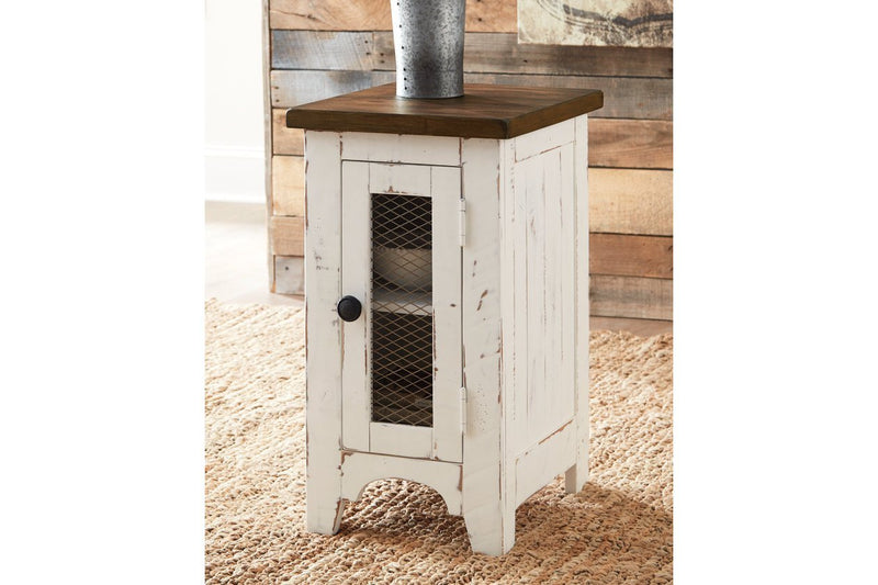 Wystfield White/Brown Chairside End Table - Gate FurnitureEnd Table Chair Side